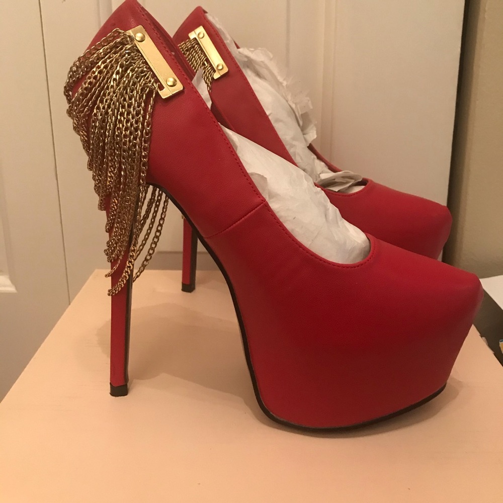 Red pump - Picture 2 of 3